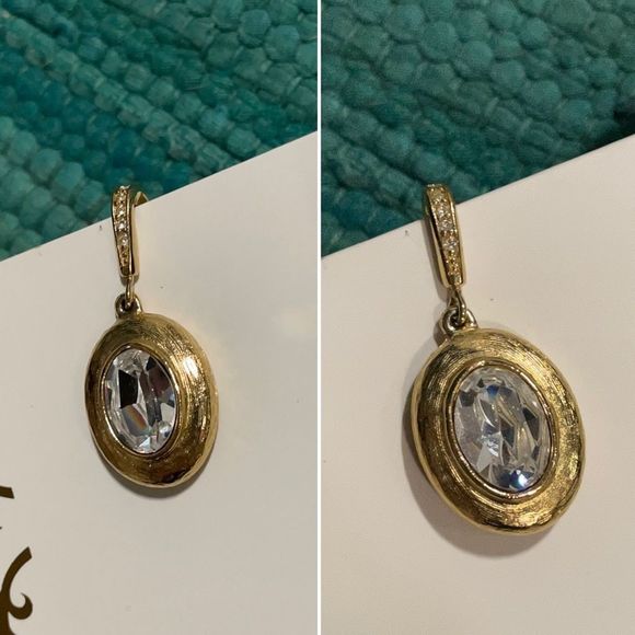 Vintage gold oval pendant, crystal 💎 center stone - Picture 15 of 16